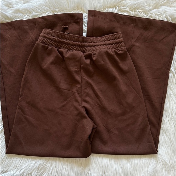 Zenana Scuba Drawstring Brown Wide-Leg Pants
Boutique 
NWT - Picture 5 of 7